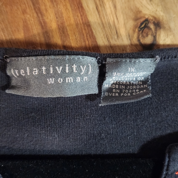 Relativity Woman Black top - Picture 4 of 4